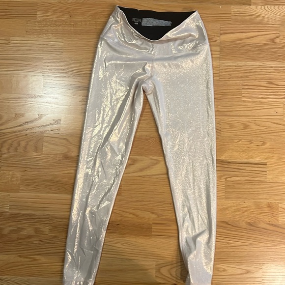 Like New. Victoria Secret Sport Pearl Colored Tights. Sz M Tall - Picture 1 of 5